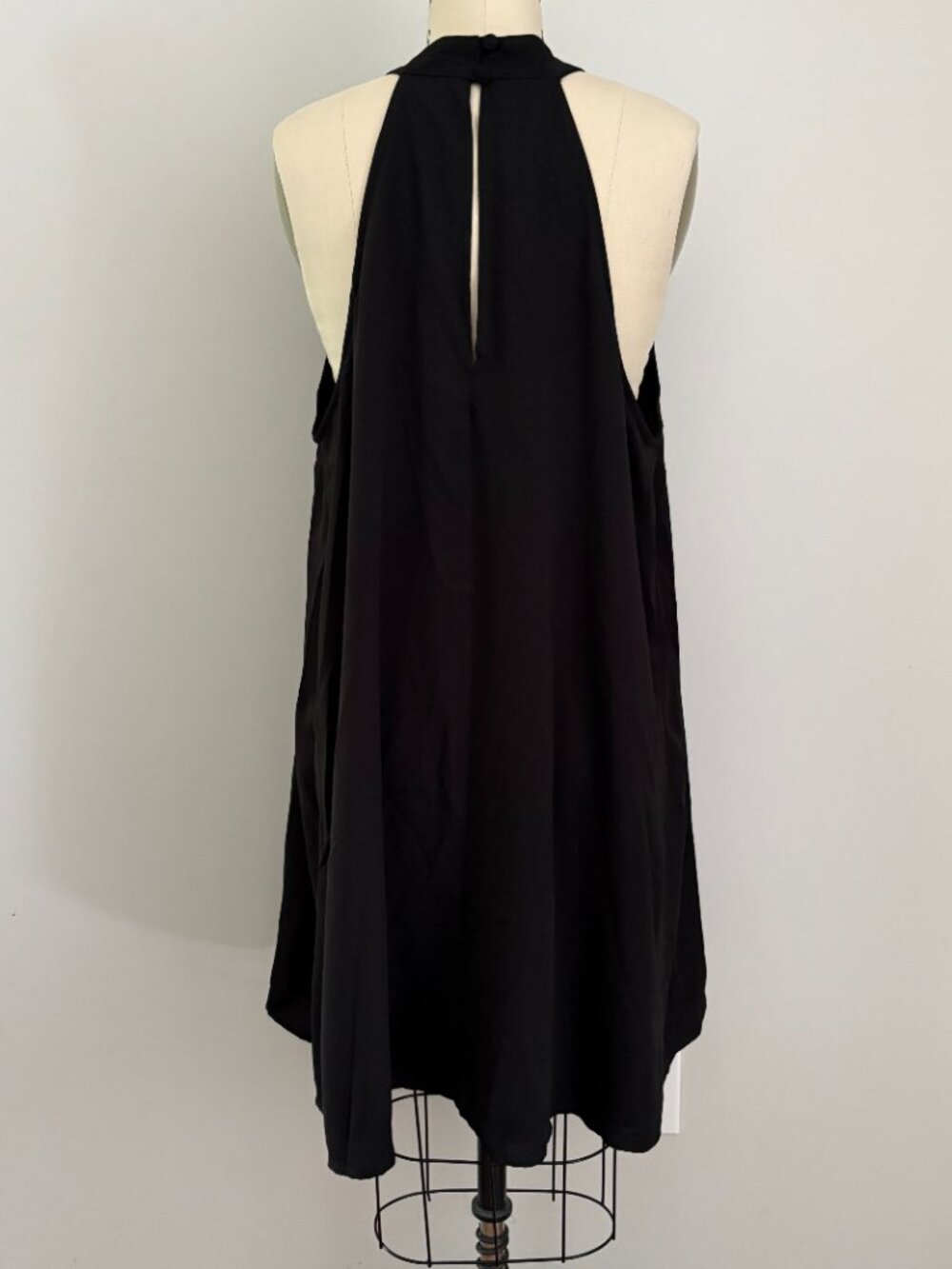 LULUS Black Halter Dress High Neck Flowy Shift Edgy Cocktail Chic Whimsigoth XL - Picture 3 of 9